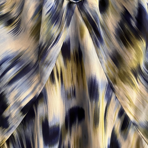 JONES WEAR~ABSTRACT BLUE BLOUSE~12 - Picture 6 of 7